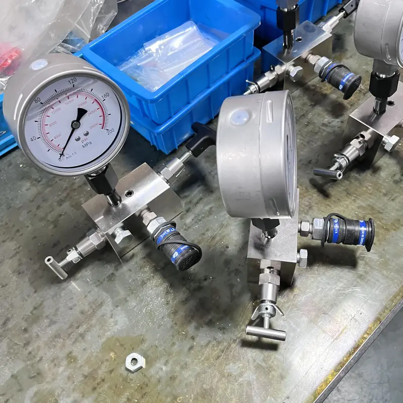 Hydraulic-Pressure-Gauge-2.webp