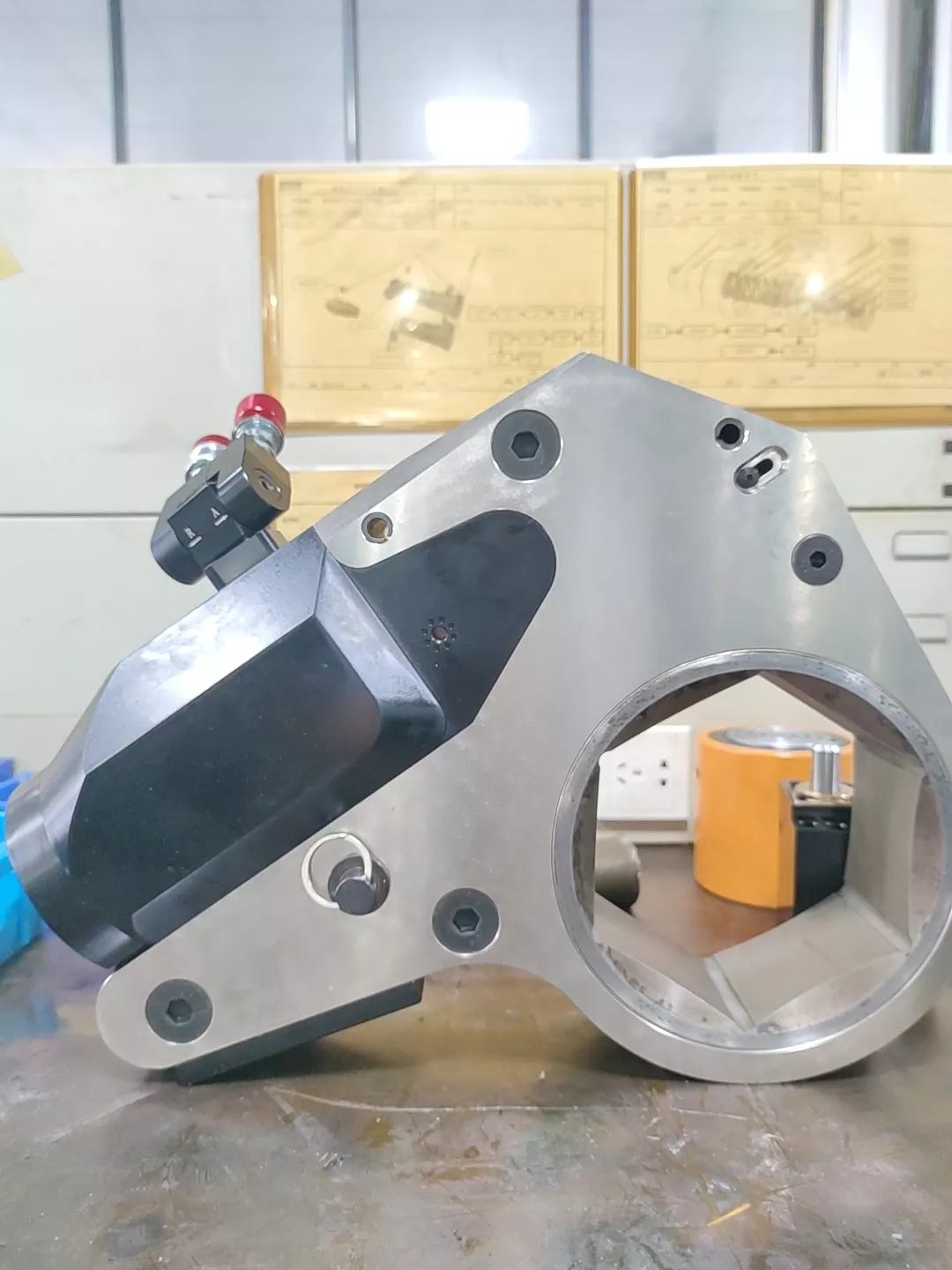 Proper Flange Bolting Techniques Using Hydraulic Torque Wrenches(1) Low Profile Hollow Hydraulic Torque Wren-163.webp